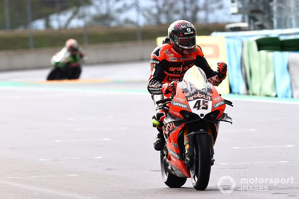 Estoril WSBK: Cuma gününün lideri Redding, Toprak ikinci!