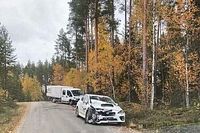 Solberg sale ileso de un fuerte accidente previo al Rally de Finlandia