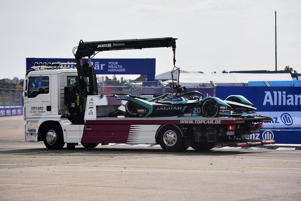 The damaged car of Mitch Evans, Jaguar Racing, Jaguar I-TYPE 5