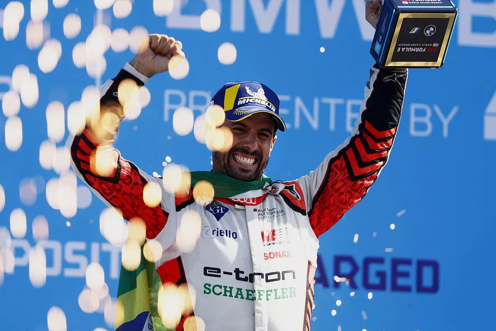 Podio: Ganador de la carrera Lucas Di Grassi, Audi Sport ABT Schaeffler