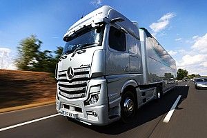 Mercedes reduce sus emisiones de CO2 en un 89% con biocombustible