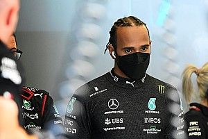 Hamilton wil meer actie zien van F1: "We Race As One blijft bij woorden"