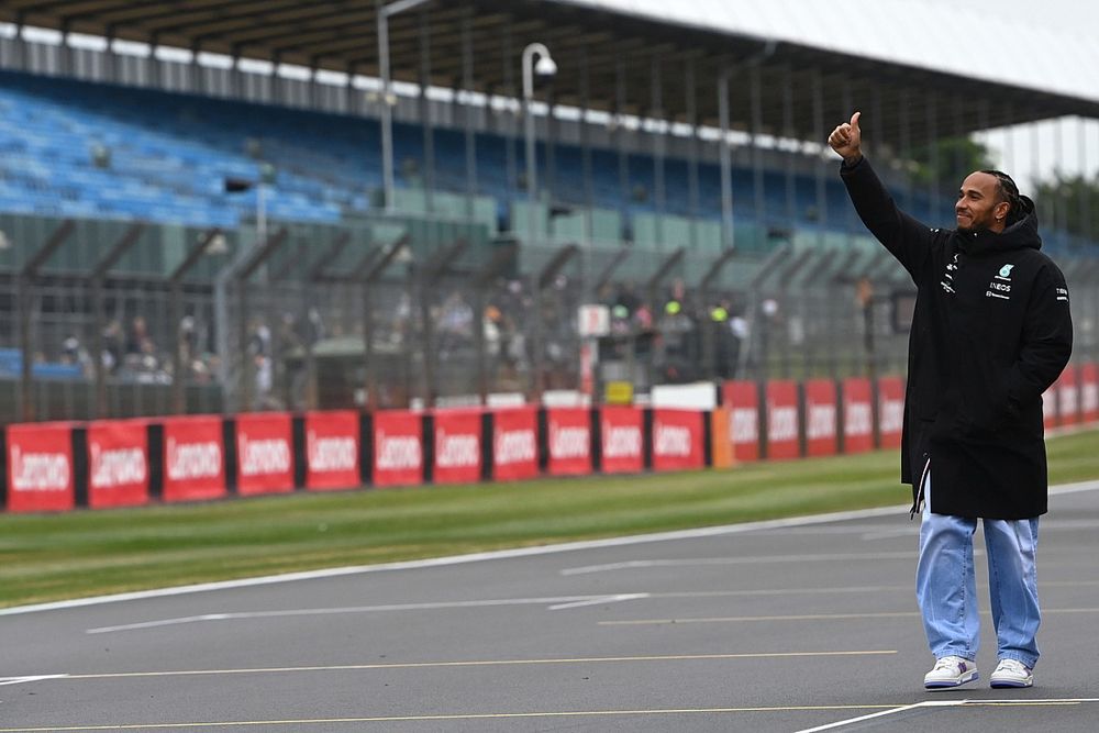 Galeri: Gaya Berpakaian Modis Pembalap F1 di GP Inggris