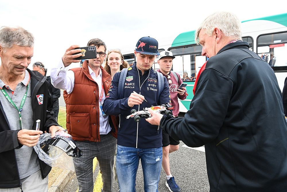 Max Verstappen, Red Bull Racing, ontmoet enkele fans