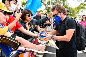 Alonso: "Alpine'le veya başka bir takımla iki ila üç yıl daha F1'de kalacağım"