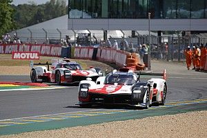 Le Mans 24 Hours: Toyota nose-to-tail as Alpine, Glickenhaus delayed