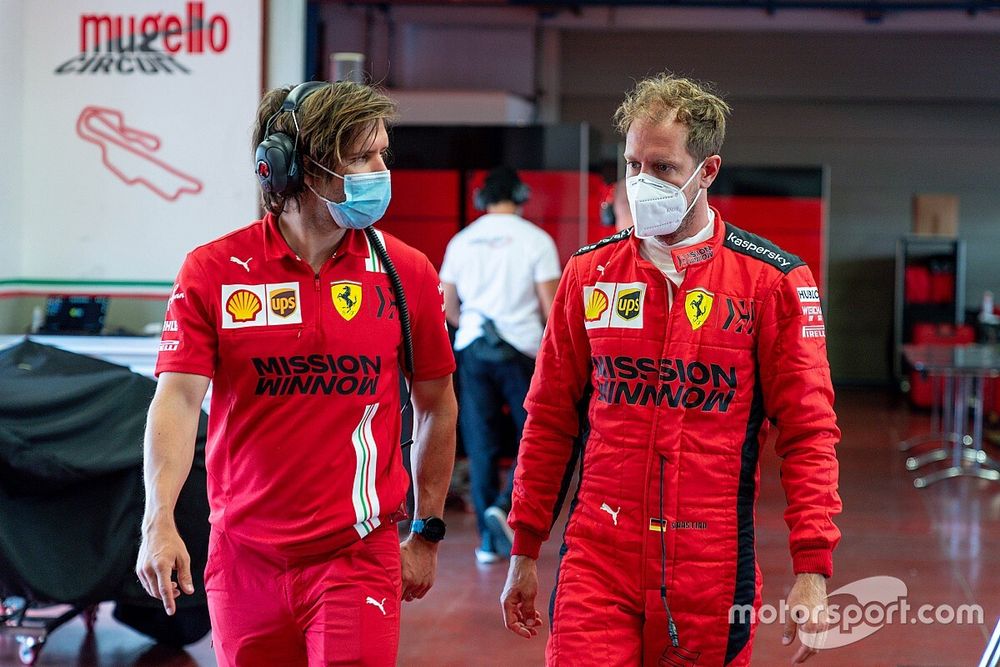Villeneuve szerint a Vettel-helyzet miatt szörnyű lehet a környezet a Ferrarinál