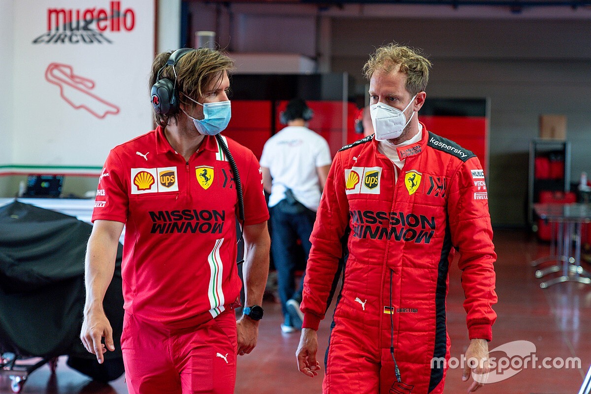 Villeneuve szerint a Vettel-helyzet miatt szörnyű lehet a környezet a Ferrarinál