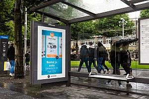 Promoted: Auto.nl opent ‘tijdelijke vestiging' voor OV-mijders in bushokje