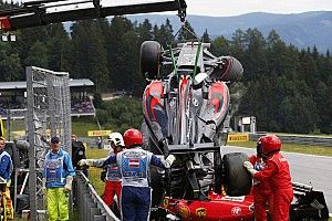 Videón Alonso és Räikkönen „horrorisztikus” bukása az Osztrák Nagydíjról