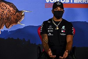 Videón Hamilton nagyon különleges új F1-es sisakja