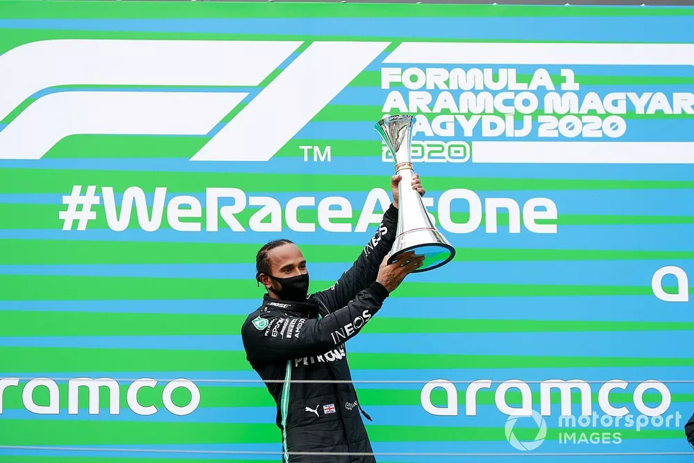 Race winner Lewis Hamilton, Mercedes-AMG Petronas F1 on the podium