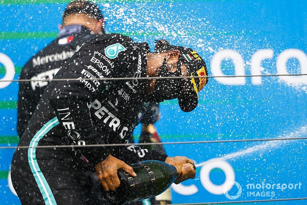 Race winner Lewis Hamilton, Mercedes-AMG Petronas F1 on the podium