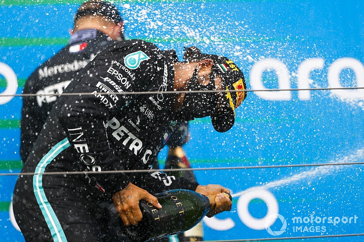 Hamilton nem unja, és örülne, ha többet csatázhatna