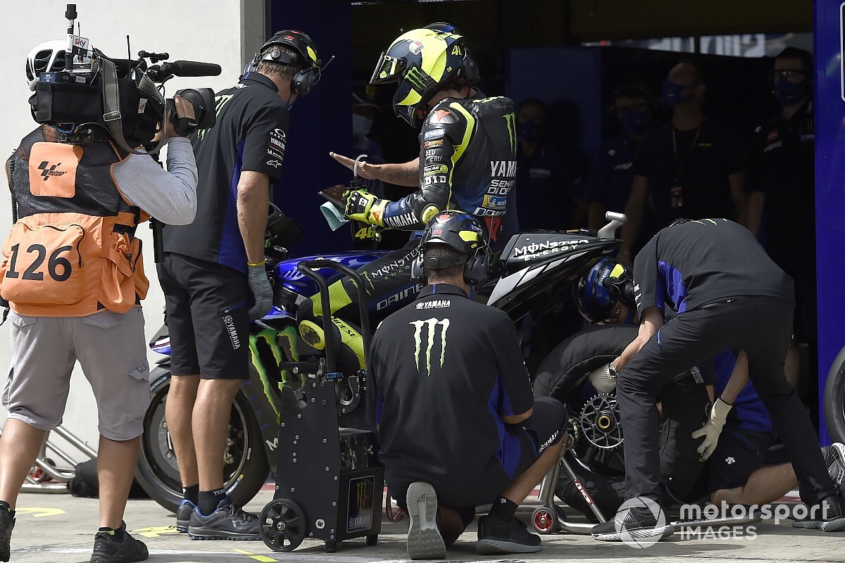 MotoGP'de büyük kaza, Rossi ölümden döndü!