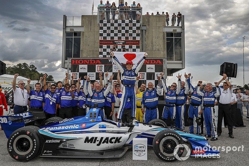 Race Winner Takuma Sato, Rahal Letterman Lanigan Racing Honda