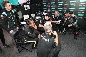 Hamilton: “Yo pedía una moto, pero mi padre me compró un kart”