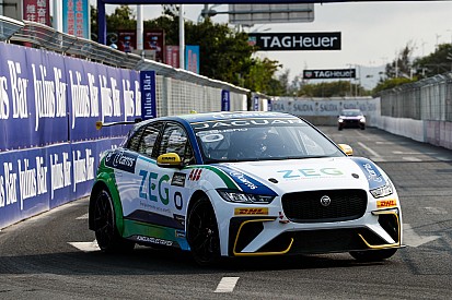 Cacá Bueno brilha e vence prova do Jaguar I-Pace eTrophy na China