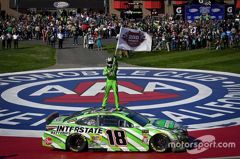 Kyle Busch supera punição e vence pela 200ª vez na NASCAR
