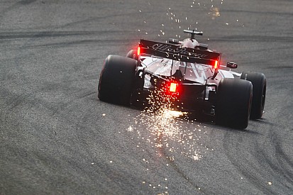 Räikkönen pénteki napja Kínából, képekben: száguldás az Alfával
