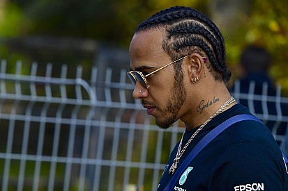 Hamilton nem teszi ki az ablakba, amit a zoolanderes külsőért kap