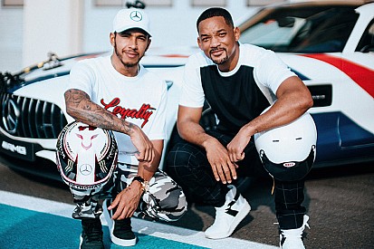 VIDEO EXCLUSIVO: Will Smith recibe una clase de pilotaje de Hamilton en Abu Dhabi