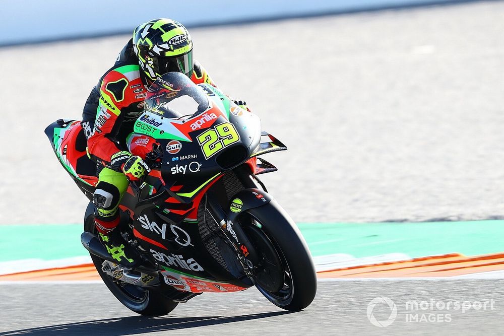VÍDEO: Aprilia de Iannone pega fogo em teste da MotoGP em Valência