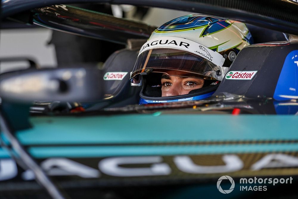 Jamie Chadwick, Rookie Test Driver for Panasonic Jaguar Racing, Jaguar I-Type 4 