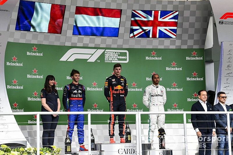 Pierre Gasly, Toro Rosso, winnaar Max Verstappen, Red Bull Racing en Lewis Hamilton, Mercedes AMG F1 