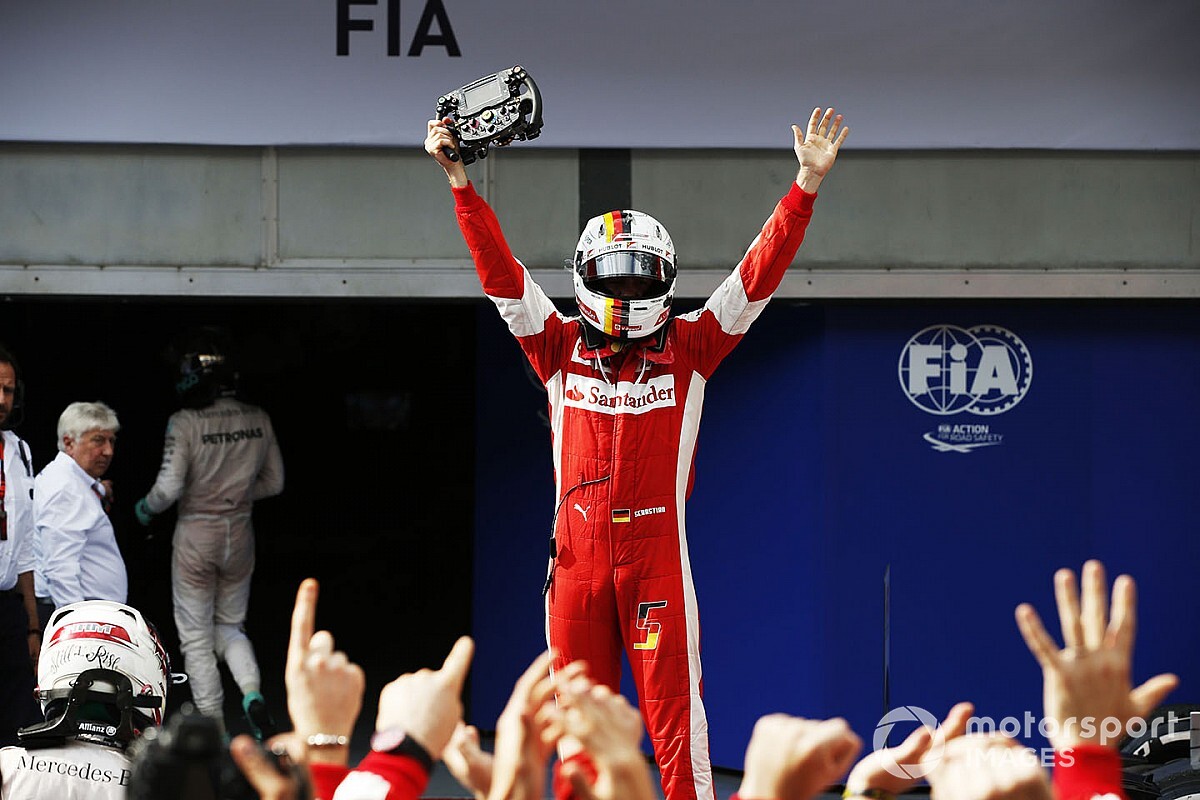 Vettel óriási öröme az első győzelmekor a Ferrarival: videó