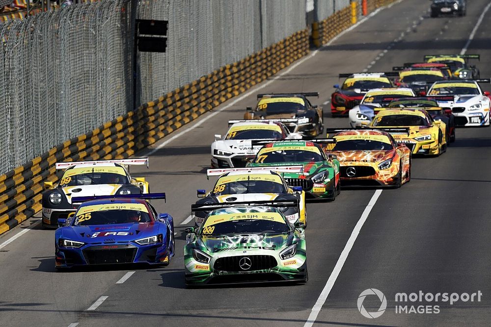 Start action, #999 Mercedes-AMG Team GruppeM Racing Mercedes AMG GT3: Raffaele Marciello leads   