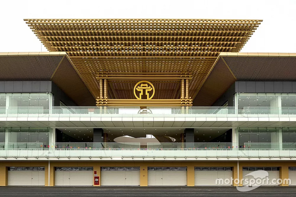 Hanoi Circuit pit building
