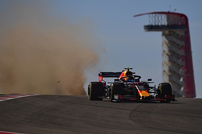 Albon és Sainz nézetéből a nagy csattanás: videó