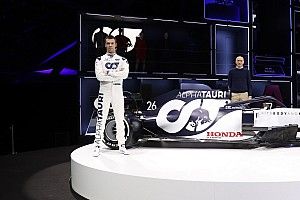 Видео: Квят первым сел за руль AlphaTauri AT01
