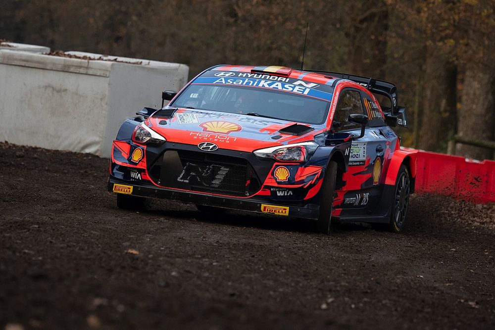 Neuville : "J'ai perdu l'arrière et il n'y avait plus rien à faire"