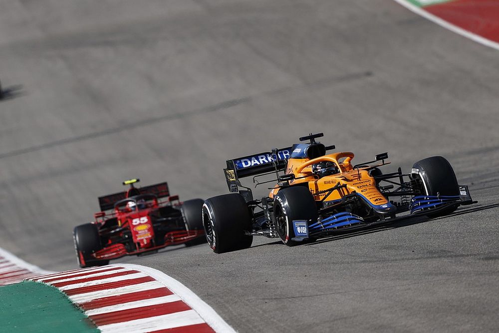 Sainz : Le contact avec Ricciardo "à la limite de la légalité"