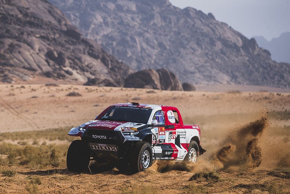 Videó: elütötte a motorost, majd továbbhajtott a Dakar korábbi győztese