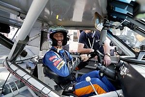 Galéria + videó: így futtatta meg Dale Earnhardt autóját Ricciardo