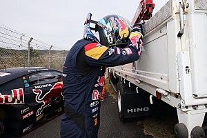 【スーパーGT】勝てる自信しかなかった……ホイール脱落でリタイアの16号車大湯、コースサイドで悔しさあらわ