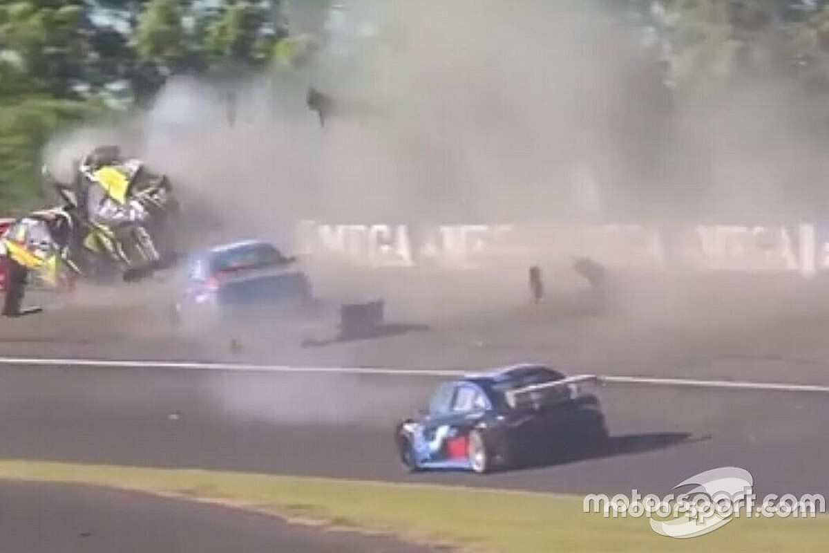 VIDEO: Zware crash in toerwagenrace Argentinië