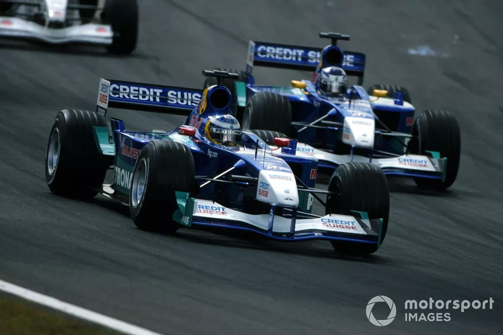 Nick Heidfeld, Sauber C20, devance son co&eacute;quipier Kimi Raikkonen  