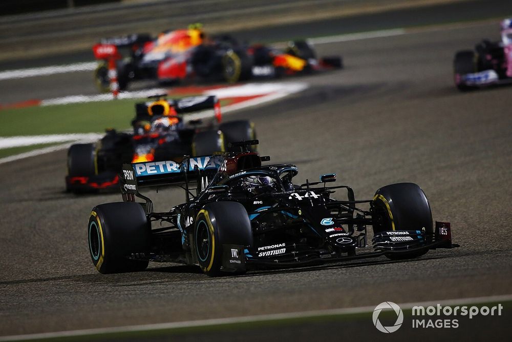 Lewis Hamilton, Mercedes F1 W11, Max Verstappen, Red Bull Racing RB16