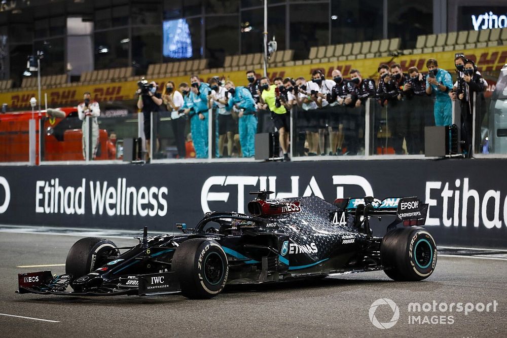 F1 Lewis Hamilton Tegaskan Mercedes W11 Adalah Sebuah Karya Seni
