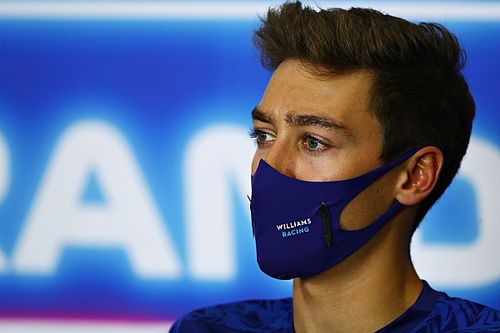 Russell eln&eacute;z&eacute;st k&eacute;rt: &bdquo;nem vagyok b&uuml;szke a tegnapi napomra&rdquo;