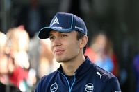 C&oacute;mo Albon ayud&oacute; a Sainz a estar c&oacute;modo en el Ferrari F1