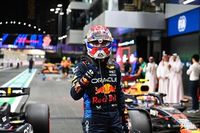 Verstappen domina la noche saud&iacute; y Alonso resiste para ser quinto