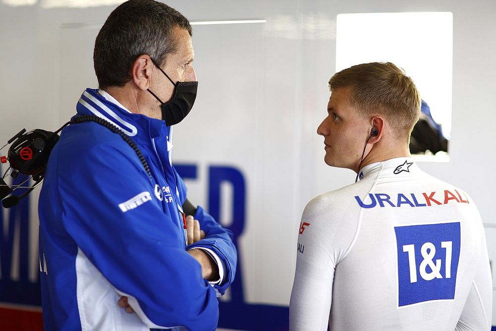 Steiner: "Haas, 2022'de Mick ya da başka bir Ferrari sürücüsüyle yarışacak"