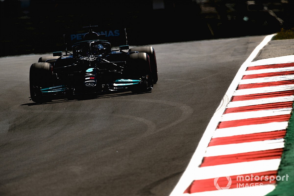 Hamilton: "Ho faticato per tenere la Mercedes in pista"