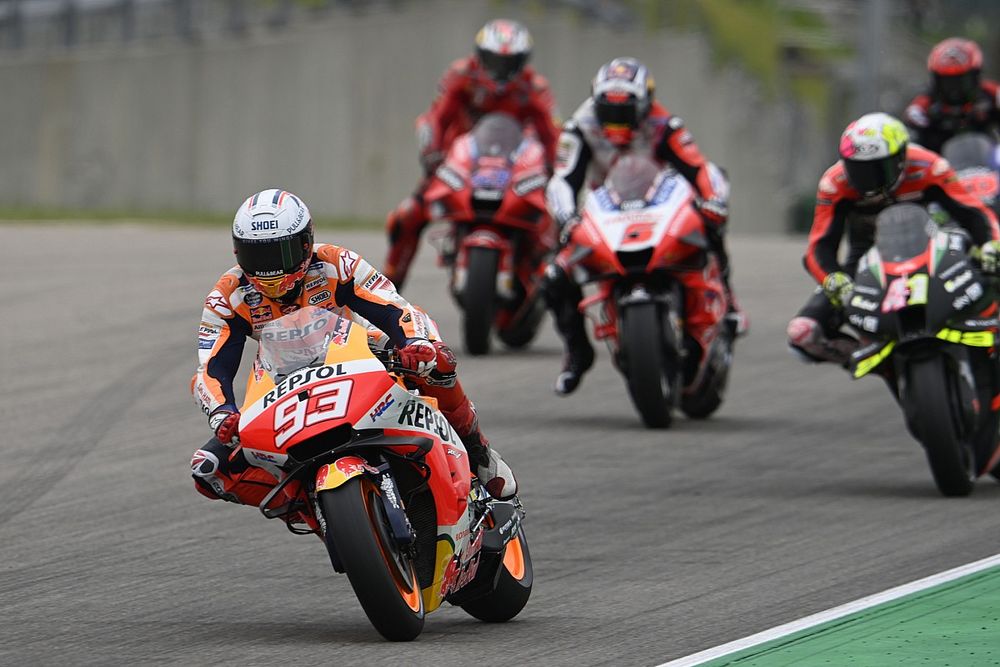 Marquez schrijft historie met magistrale MotoGP-zege in Duitsland