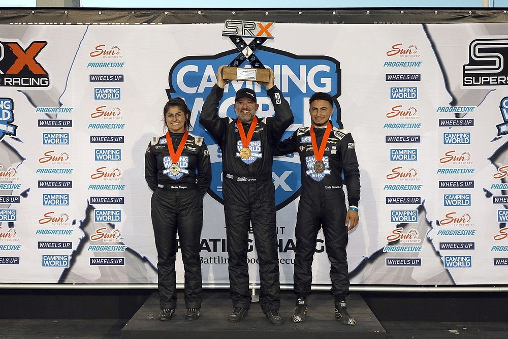 Tony Stewart holds off Hailie Deegan for SRX win at Knoxville